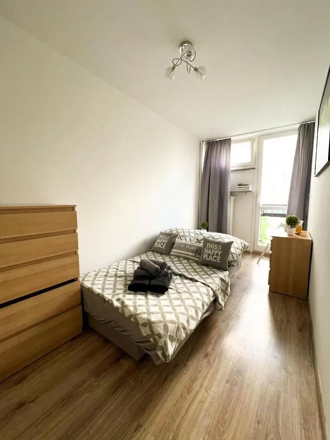 Lovely Double Bedroom In A Three-Room Apartment In The Center Of Warszawa
